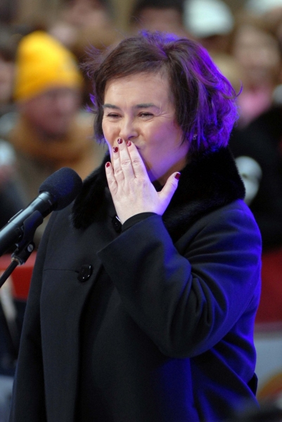 Photo Coverage: Susan Boyle Sings on NBC's Today Show Image