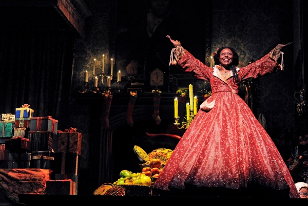 Photo Flash: Goodman Theatre's A CHRISTMAS CAROL Image