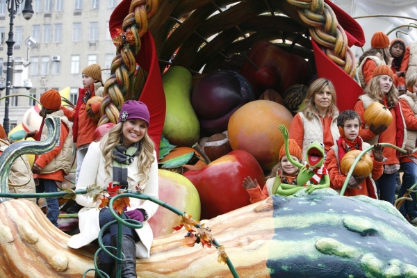 Photo Coverage: The 83rd Edition of the 'Macy's Thanksgiving Day Parade' - The Women Image