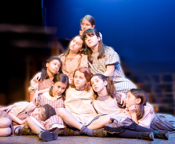 Photo Flash: ANNIE at the Des Moines Playhouse 