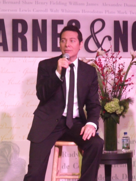 Photo Coverage: Michael Feinstein and Cheyenne Jackson Sign and Sing at Barnes & Noble Image