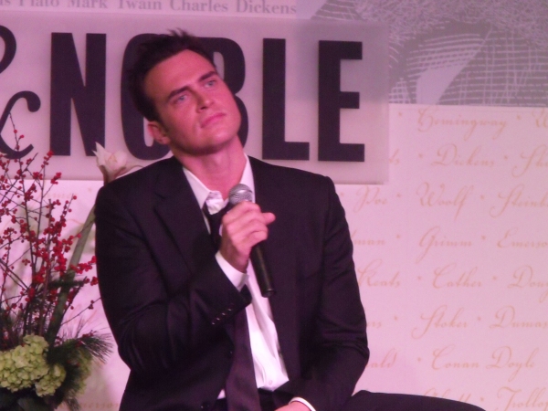 Photo Coverage: Michael Feinstein and Cheyenne Jackson Sign and Sing at Barnes & Noble Image