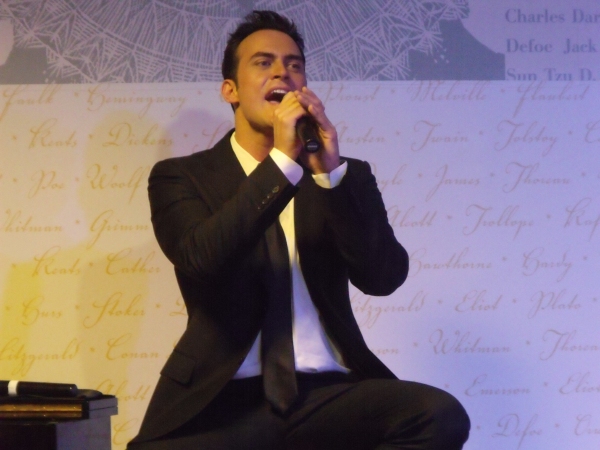 Photo Coverage: Michael Feinstein and Cheyenne Jackson Sign and Sing at Barnes & Noble Image