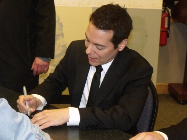 Photo Coverage: Michael Feinstein and Cheyenne Jackson Sign and Sing at Barnes & Noble Image