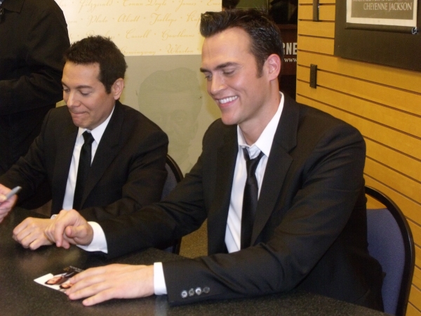 Photo Coverage: Michael Feinstein and Cheyenne Jackson Sign and Sing at Barnes & Noble Image