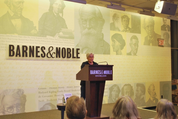 Photo Coverage: Twyla Tharp and John Tracey Egan at Barnes & Noble Image