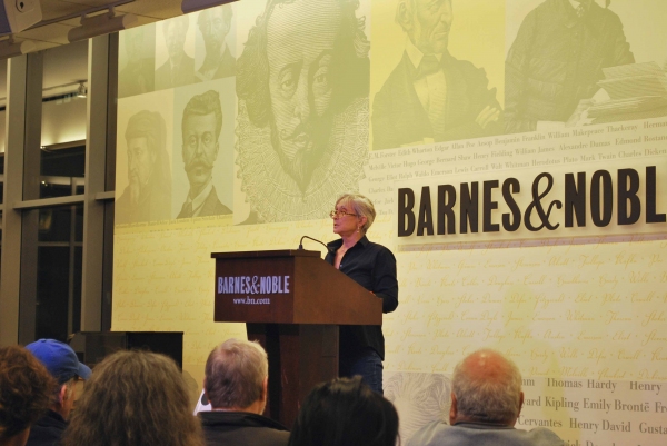 Photo Coverage: Twyla Tharp and John Tracey Egan at Barnes & Noble Image