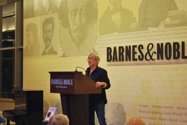 Photo Coverage: Twyla Tharp and John Tracey Egan at Barnes & Noble Image
