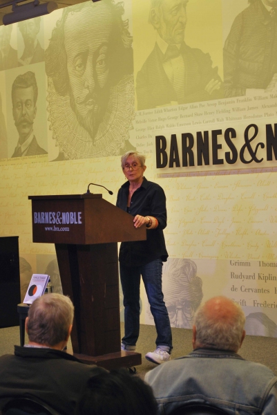 Photo Coverage: Twyla Tharp and John Tracey Egan at Barnes & Noble Image