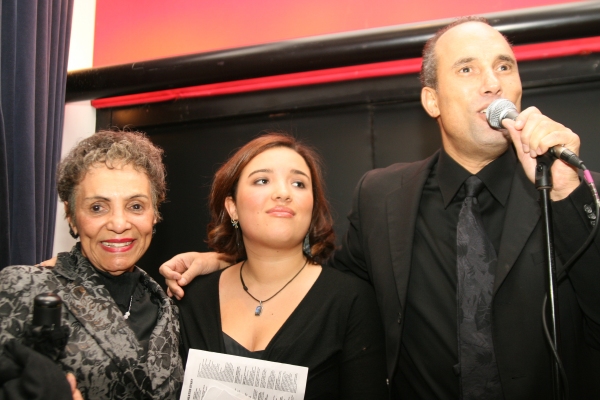 Roger Guenveur Smith with his daughter & Aunt  Photo