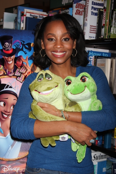 Photo Flash: Anika Noni Rose Signs Copies of 'Princess Tiana and the Royal Ball'  Image