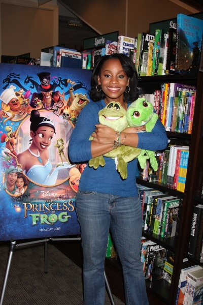 Photo Flash: Anika Noni Rose Signs Copies of 'Princess Tiana and the Royal Ball'  Image