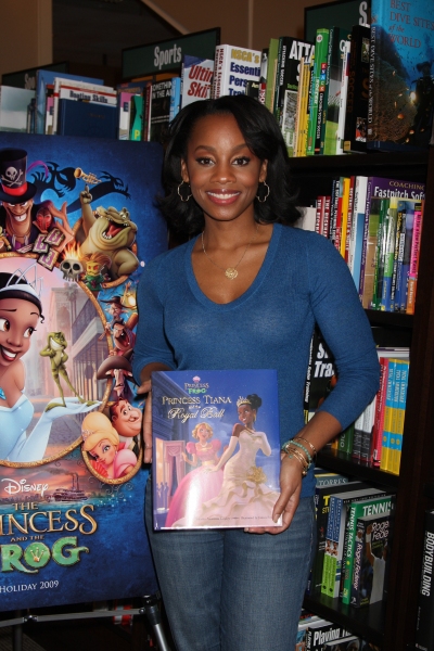 Photo Flash: Anika Noni Rose Signs Copies of 'Princess Tiana and the Royal Ball'  Image