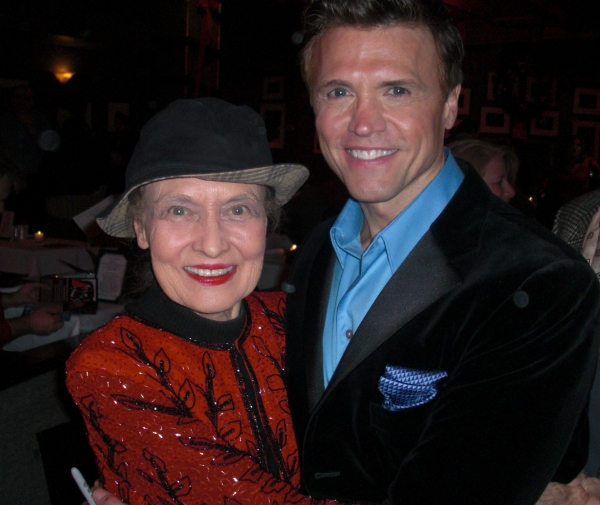 Photo Flash: Brent Barrett Opens 'Christmas Mornings' at Birdland Image