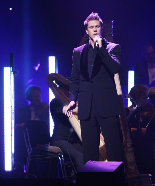 Exclusive Performance Coverage: Il Divo & Kristin Chenoweth Holiday Concert Image