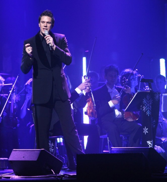 Exclusive Performance Coverage: Il Divo & Kristin Chenoweth Holiday Concert Image