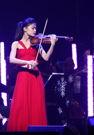Exclusive Performance Coverage: Il Divo & Kristin Chenoweth Holiday Concert Image