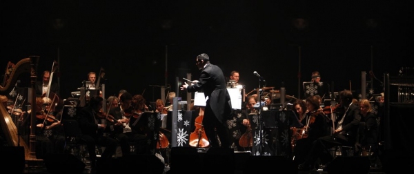 Exclusive Performance Coverage: Il Divo & Kristin Chenoweth Holiday Concert 