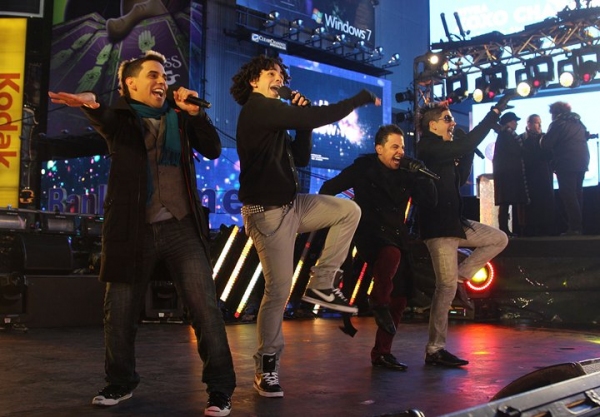 Photo Coverage: HAIR Cast & More Perform at New Year's Eve in NYC! 