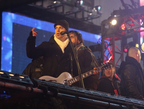 Photo Coverage: HAIR Cast & More Perform at New Year's Eve in NYC! 