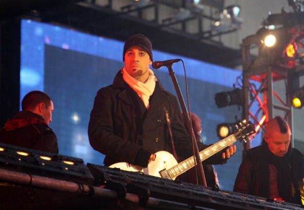 Photo Coverage: HAIR Cast & More Perform at New Year's Eve in NYC! Image