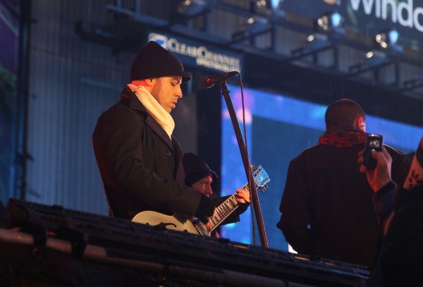 Photo Coverage: HAIR Cast & More Perform at New Year's Eve in NYC! 