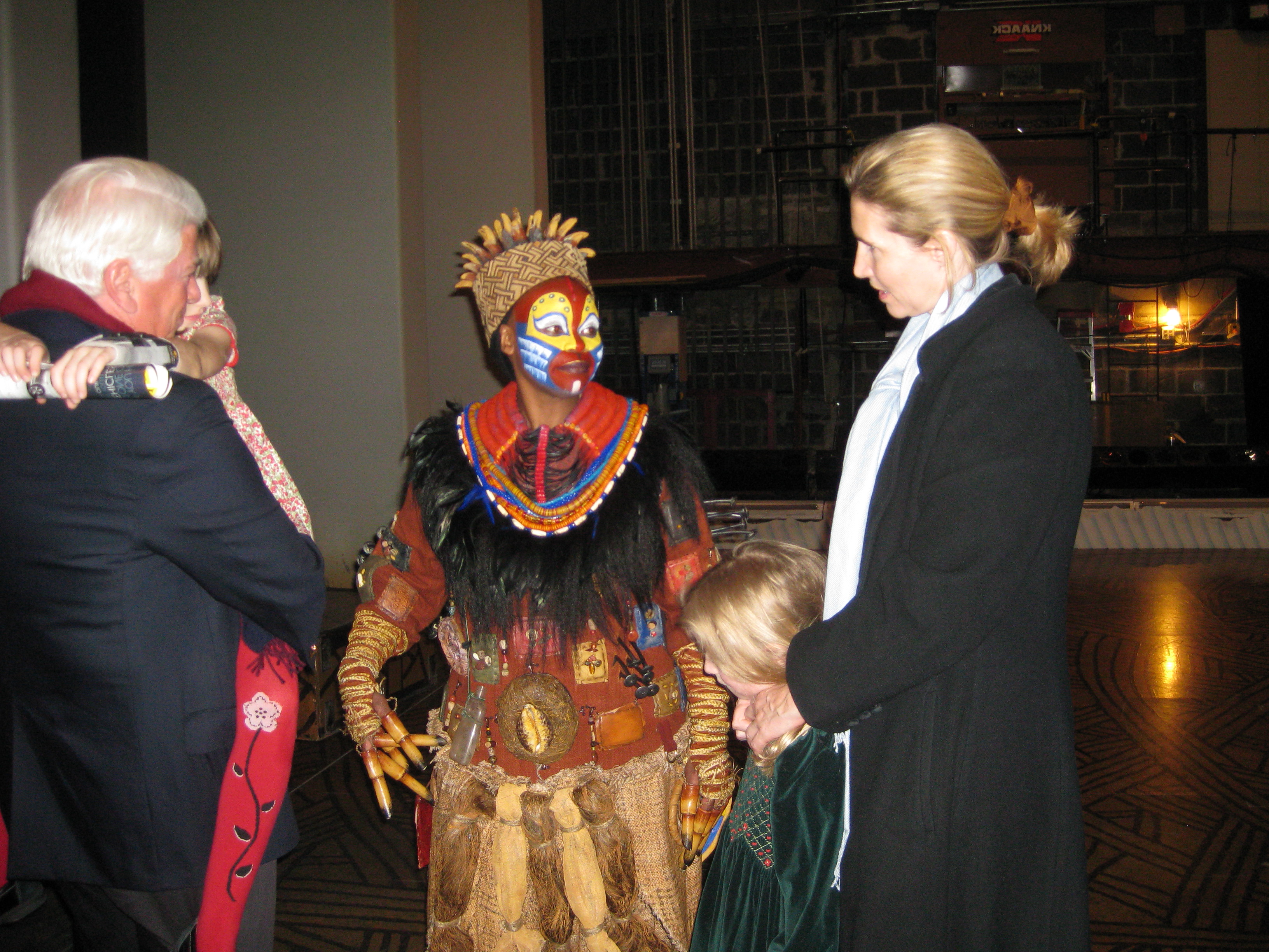 Photo Flash: Connecticut Senator Chris Dodd Takes in THE LION KING Image
