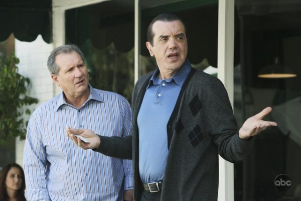 Photo Flash: Chazz Palminteri Guests On ABC's 'Modern Family' Sneak Peak Image