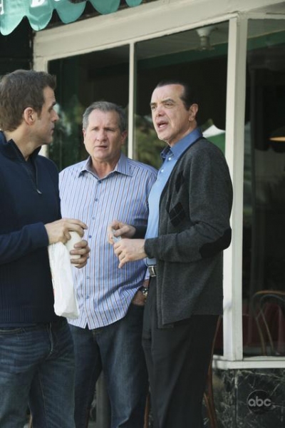 Photo Flash: Chazz Palminteri Guests On ABC's 'Modern Family' Sneak Peak Image