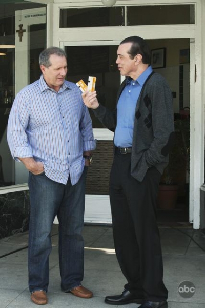 Photo Flash: Chazz Palminteri Guests On ABC's 'Modern Family' Sneak Peak Image