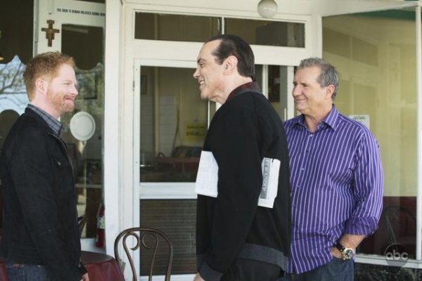 Photo Flash: Chazz Palminteri Guests On ABC's 'Modern Family' Sneak Peak Image