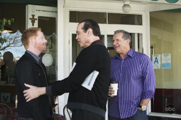 Photo Flash: Chazz Palminteri Guests On ABC's 'Modern Family' Sneak Peak Image
