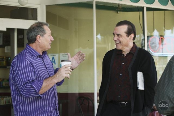 Photo Flash: Chazz Palminteri Guests On ABC's 'Modern Family' Sneak Peak Image