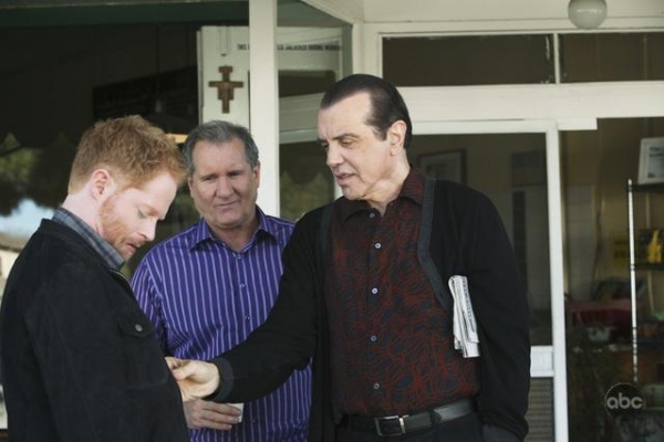 Photo Flash: Chazz Palminteri Guests On ABC's 'Modern Family' Sneak Peak Image