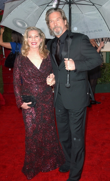 Photo Coverage: Golden Globe Awards Arrivals Part 1 Image