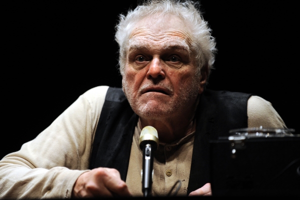 Photo Flash: Goodman Theatre Presents HUGHIE/KRAPP'S LAST TAPE Image