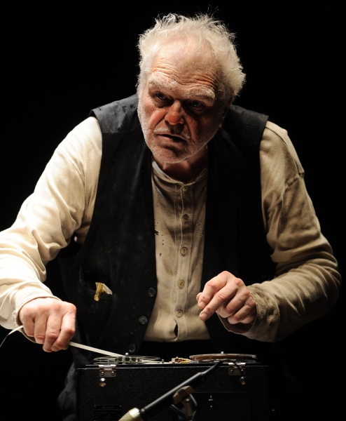 Photo Flash: Goodman Theatre Presents HUGHIE/KRAPP'S LAST TAPE Image
