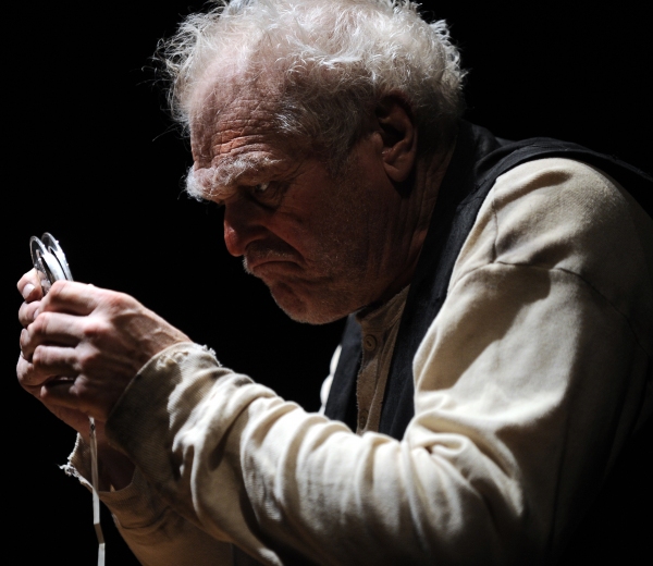 Photo Flash: Goodman Theatre Presents HUGHIE/KRAPP'S LAST TAPE Image