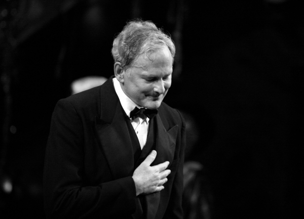 Photo Coverage: PRESENT LAUGHTER Opening Night Curtain Call Image