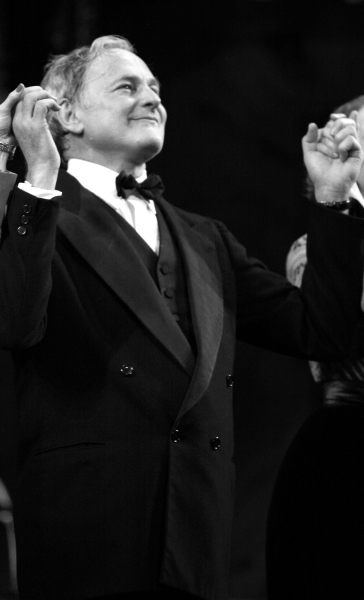 Photo Coverage: PRESENT LAUGHTER Opening Night Curtain Call Image