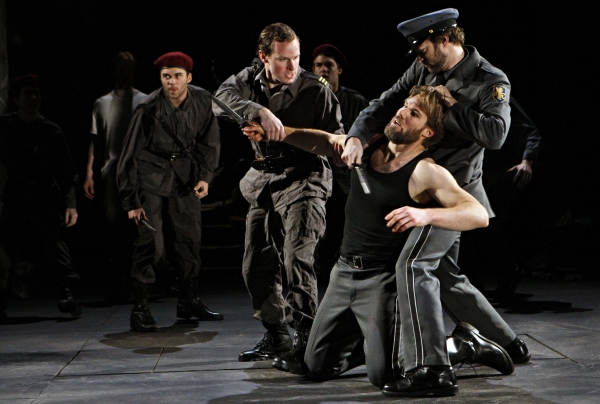 Photo Flash: Guthrie's MACBETH 