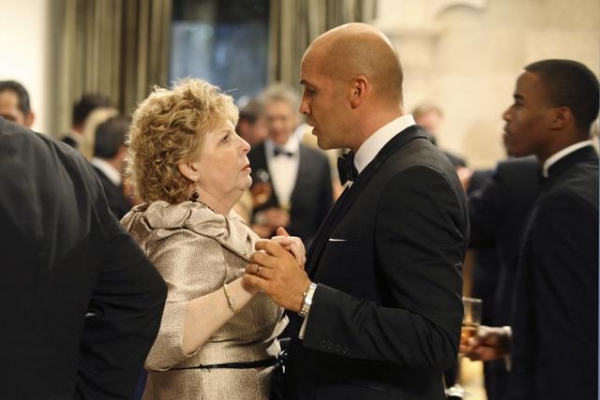 Photo Flash: Norbert Leo Butz & Billy Zane in ABC's 'The Deep End' Image