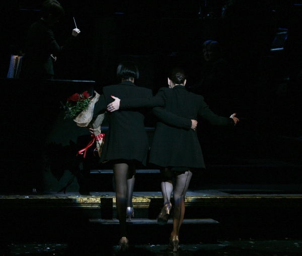 Photo Coverage: Michelle Williams Bows in CHICAGO Image