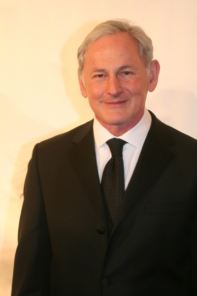 Victor Garber Photo