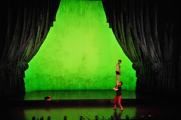 Photo Coverage: Beacon Theatre Welcomes Cirque Du Soleil's BANANA SHPEEL Image