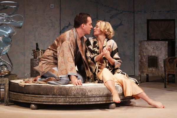 Photo Flash: Cattrall And Macfadyen Star In PRIVATE LIVES Image