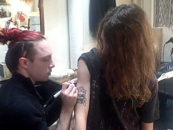 Photo Flash: ROCK OF AGES Fan & Contest Champ Gavin Knox Wins Temptu Tattoo Image