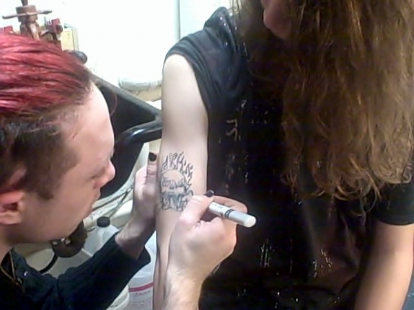 Photo Flash: ROCK OF AGES Fan & Contest Champ Gavin Knox Wins Temptu Tattoo Image