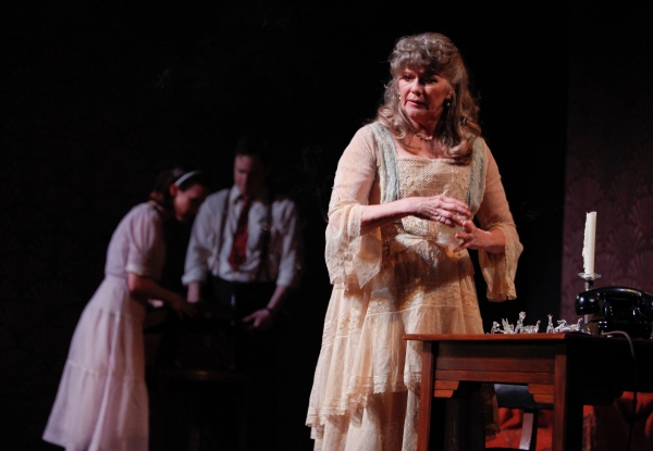 Photo Flash: Roundabout Theatre Company Presents THE GLASS MENAGERIE Image