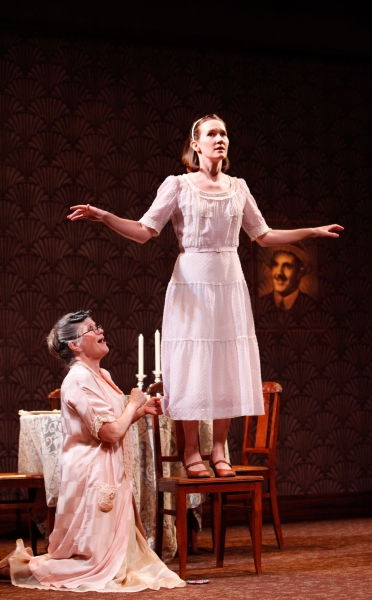 Photo Flash: Roundabout Theatre Company Presents THE GLASS MENAGERIE Image